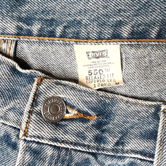 Vintage Levi’s 550 Relaxed Fit Denim Jean Shorts - Picture 2 of 3